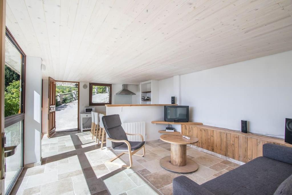 Bas De Villa Au Milieu Des Oliviers. Chateauneuf-Villevieille Eksteriør bilde